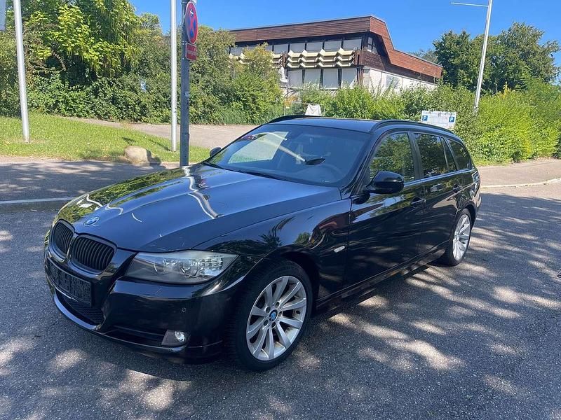 Gebraucht BMW 320 170 PS (125 kW) 2010 Black sapphire metallic Kombi