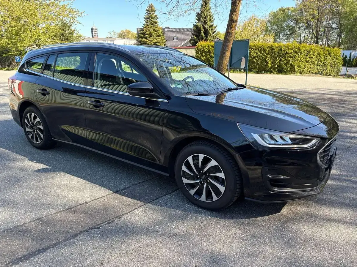 Gebraucht Ford Focus Titanium 125 PS (91 kW) 2023 Obsidianschwarz metallic Kombi