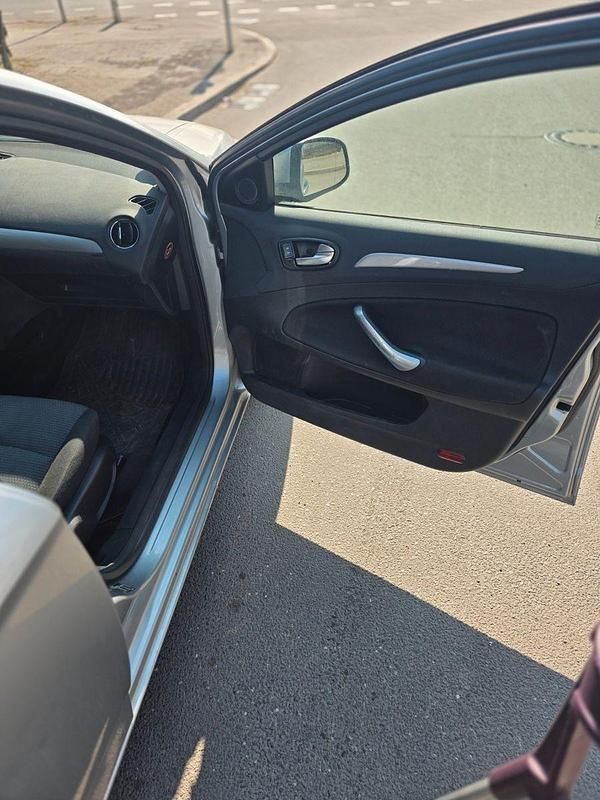 Gebraucht Ford Mondeo 140 PS (102 kW) 2008 Silber Kombi