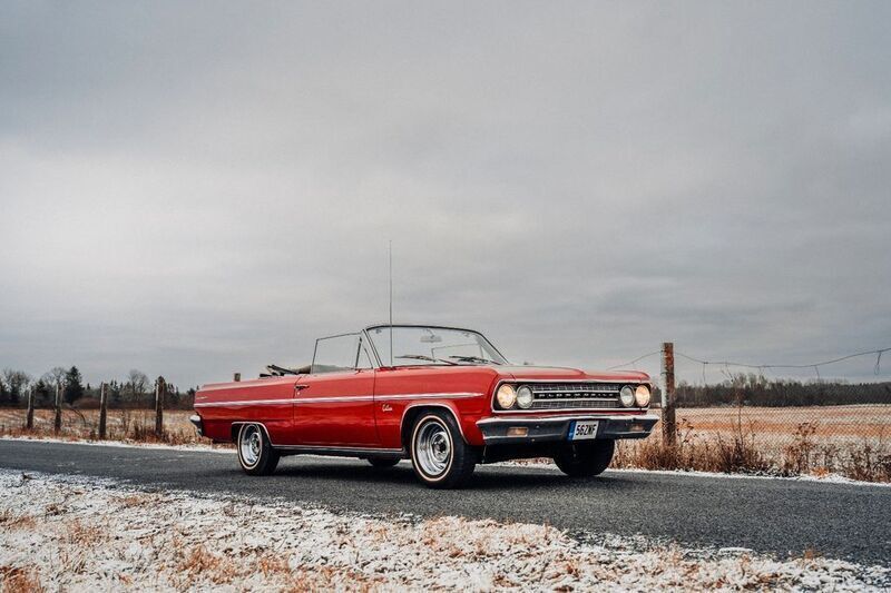 Rot Gebraucht 1963 Oldsmobile Cutlass Cabrio | 24.999 € - Bild 1/4