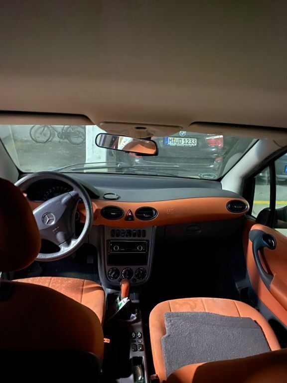 Schwarz Gebraucht 2000 Mercedes A140 Avantgarde Van / Kleinbus | 1.150 € (Guter Preis) - Bild 1/4