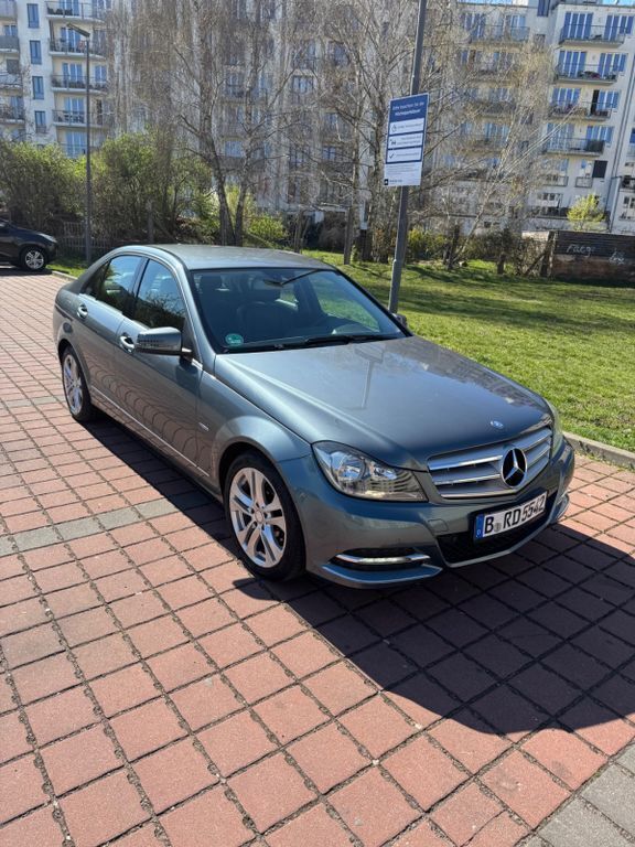 Grau Gebraucht 2011 Mercedes C180 Limousine | 9.500 € (Superpreis) - Bild 1/4