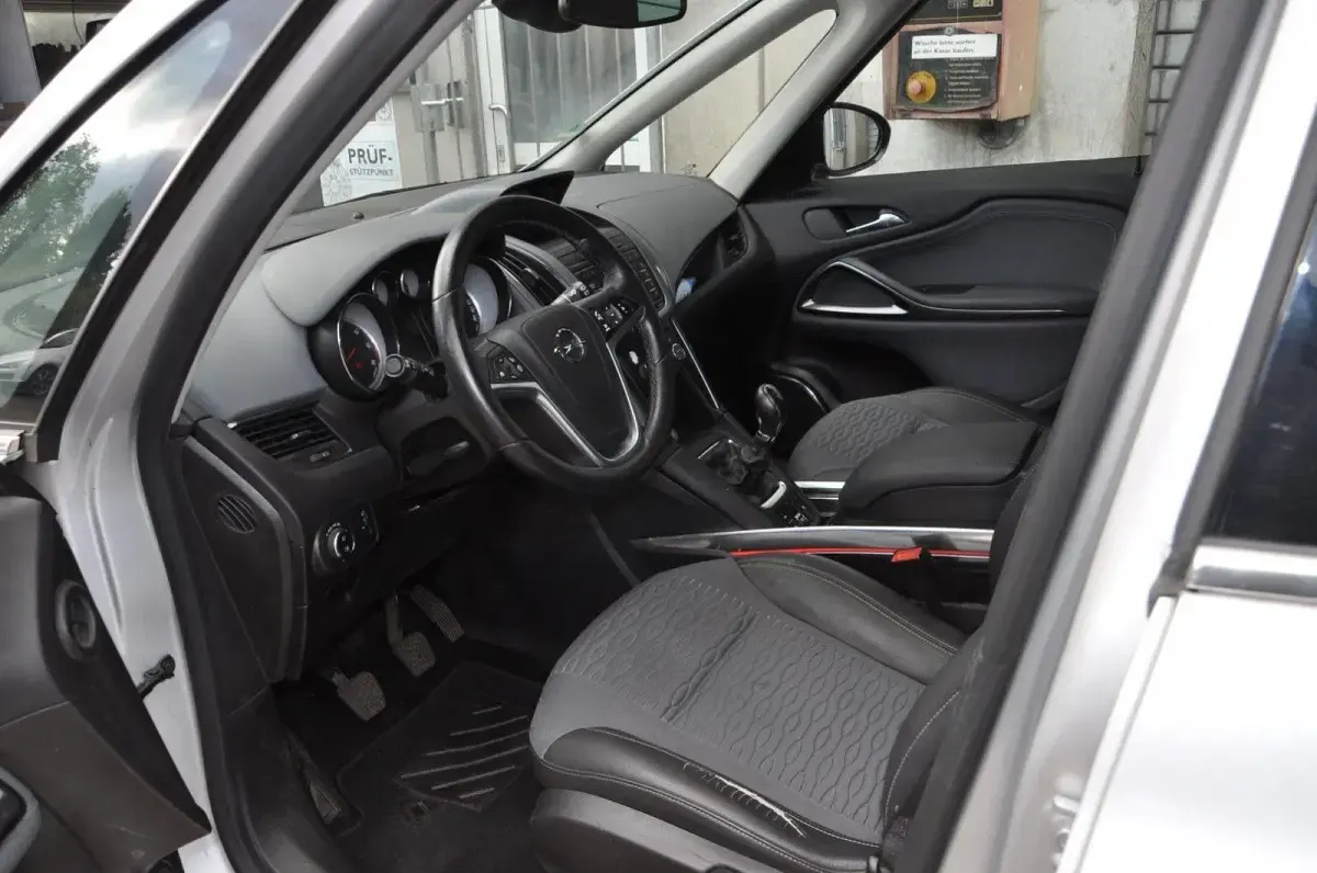 Gebraucht Opel Zafira Tourer Sport 165 PS (121 kW) 2012 Silber Van / Kleinbus