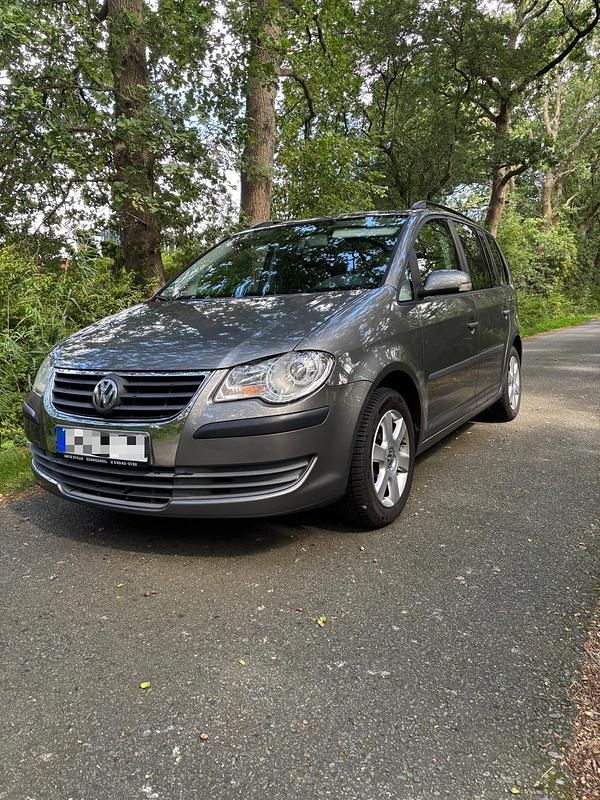 Grau Gebraucht 2007 VW Touran Van / Kleinbus | 4.200 € (Etwas zu teuer) - Bild 1/4