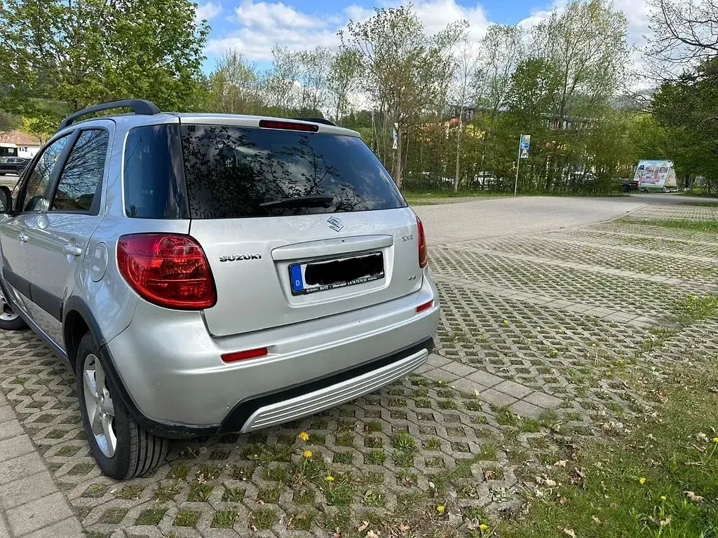 Gebraucht Suzuki SX4 107 PS (78 kW) 2009 Silber Limousine