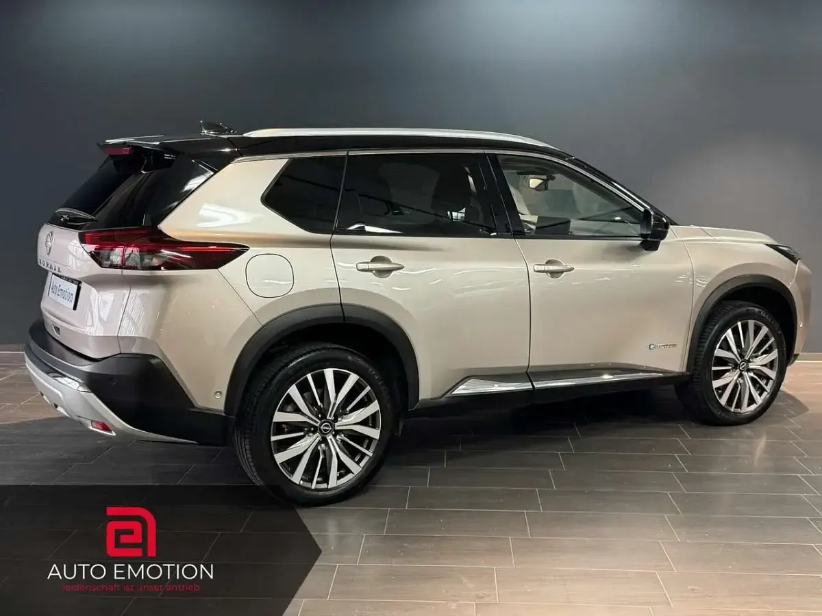 Gebraucht Nissan X-Trail Tekna+ 213 PS (156 kW) 2022 Champanger silver/black SUV