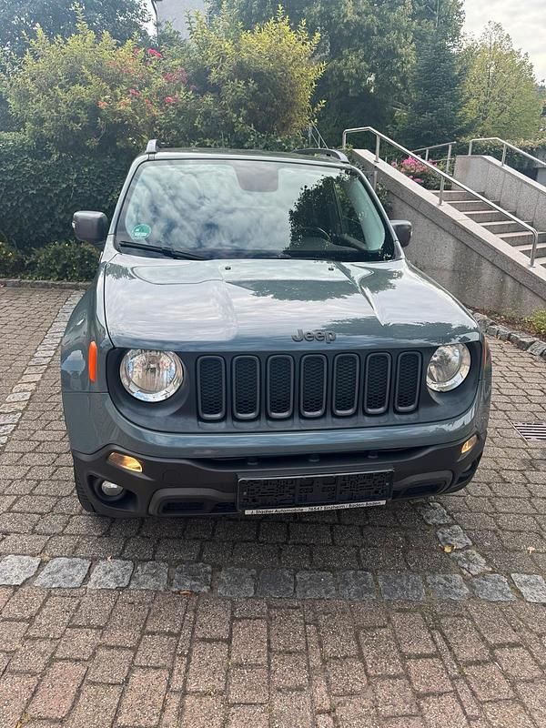 Grau Gebraucht 2015 Jeep Renegade SUV | 8.700 € (Superpreis) - Bild 1/4