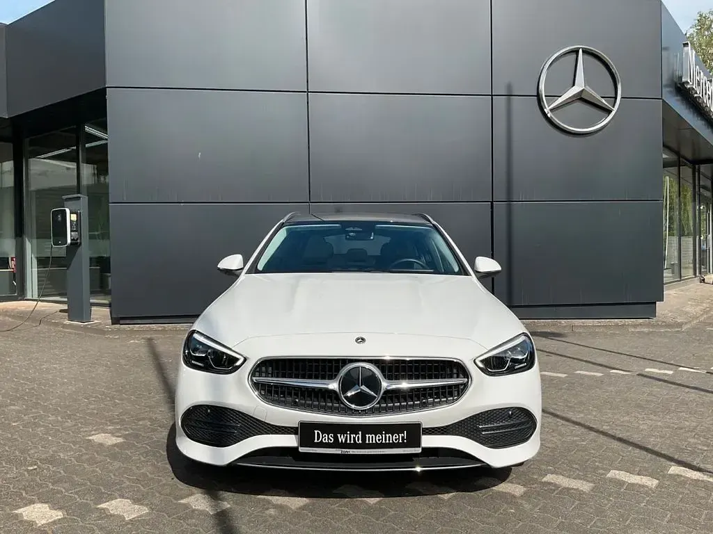 Gebraucht Mercedes C200 Avantgarde 204 PS (150 kW) 2024 Weiß Limousine