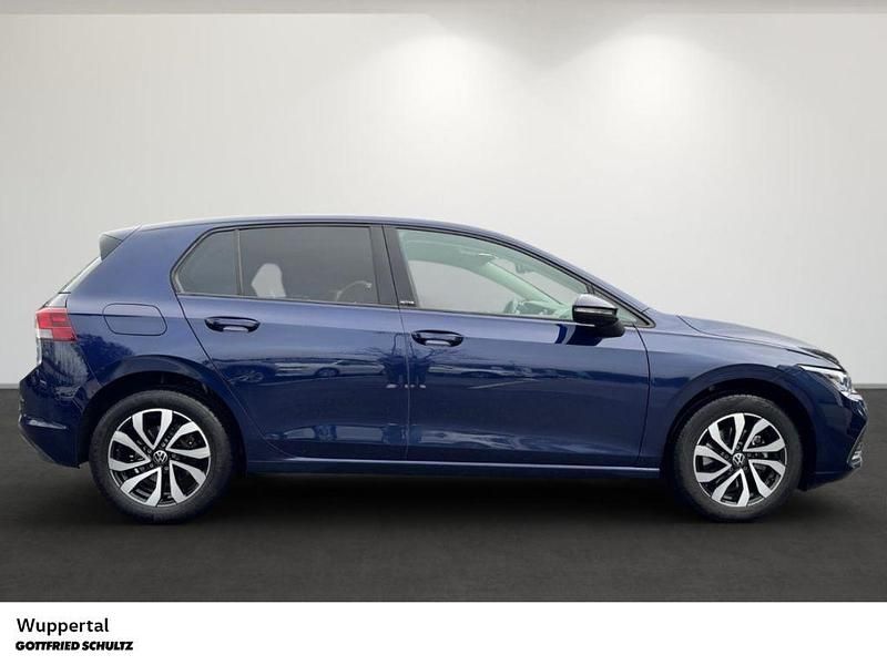 Gebraucht VW Golf VIII Active 116 PS (85 kW) 2022 Blau Limousine