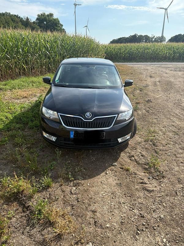 Schwarz Gebraucht 2017 Skoda Rapid Kombi | 9.000 € (Superpreis) - Bild 1/4