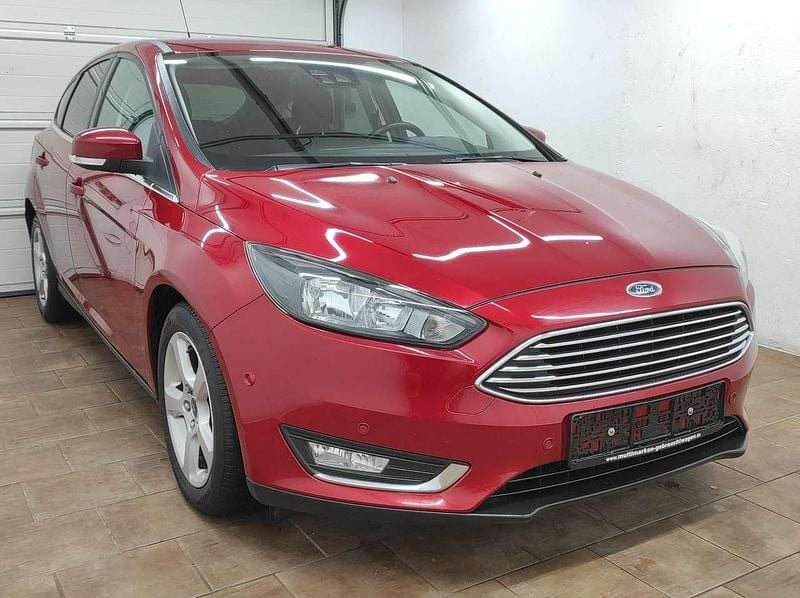 Second-hand Ford Focus 125 CP (91 kW) 2016 Roșu Hatchback