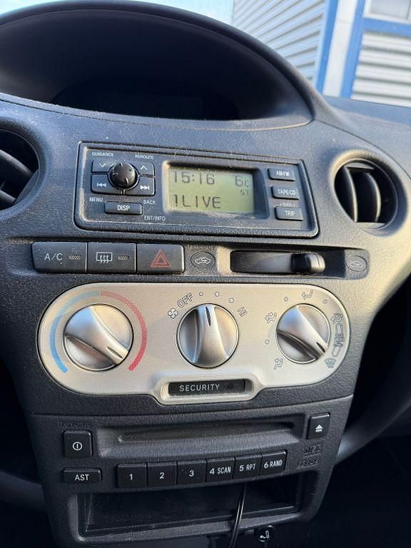 Gebraucht Toyota Yaris Sol 87 PS (63 kW) 2005 Grau Kleinwagen