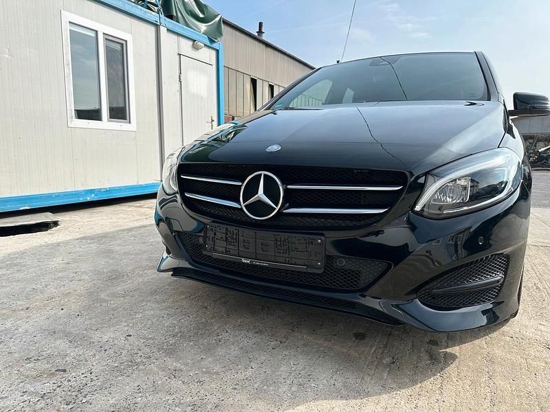 Gebraucht Mercedes B200 136 PS (100 kW) 2017 Schwarz Van / Kleinbus