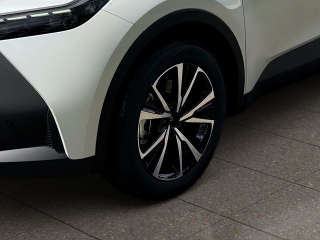 Gebraucht Toyota C-HR Team 152 PS (111 kW) 2024 Shimmering silver metallic / d SUV