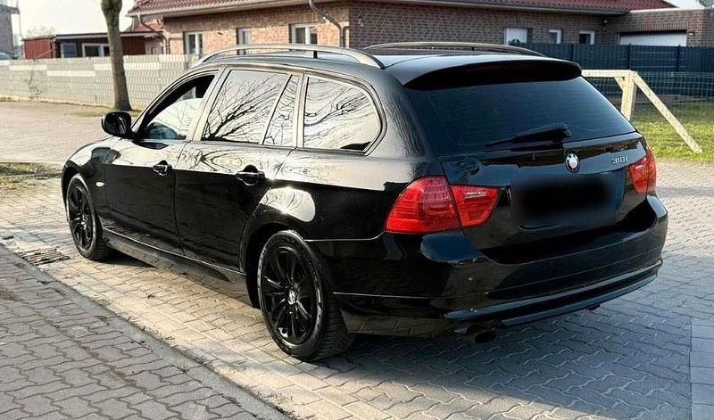 Gebraucht BMW 318 143 PS (105 kW) 2010 Schwarz Kombi