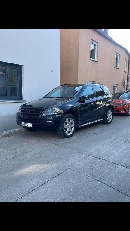 Gebraucht Mercedes ML350 Edition 231 PS (169 kW) 2011 Schwarz SUV