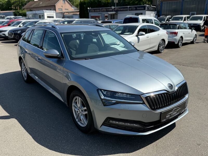 Grau Gebraucht 2020 Skoda Superb Ambition Kombi | 13.990 € (Etwas zu teuer) - Bild 1/4