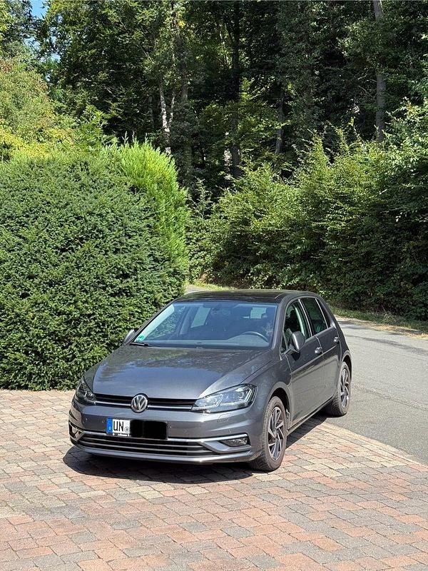Grau Gebraucht 2018 VW Golf VII Join Limousine | 13.900 € (Guter Preis) - Bild 1/4