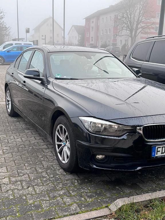 Gebraucht BMW 318 136 PS (100 kW) 2016 Schwarz Limousine