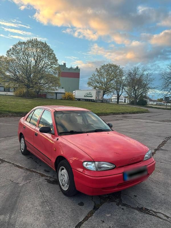 Gebraucht Hyundai Accent GLS 60 PS (44 kW) 1996 Rot Kleinwagen