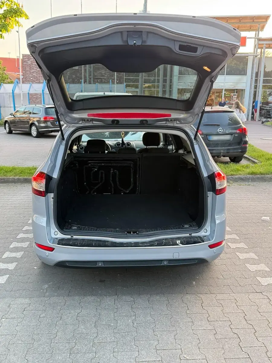 Gebraucht Ford Mondeo 140 PS (102 kW) 2012 Grau Kombi