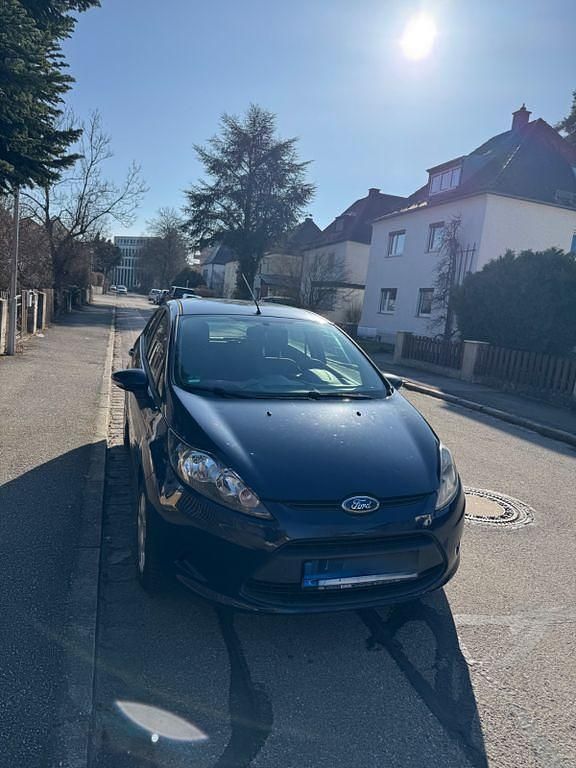 Gebraucht Ford Fiesta Trend 97 PS (71 kW) 2009 Blau Kleinwagen