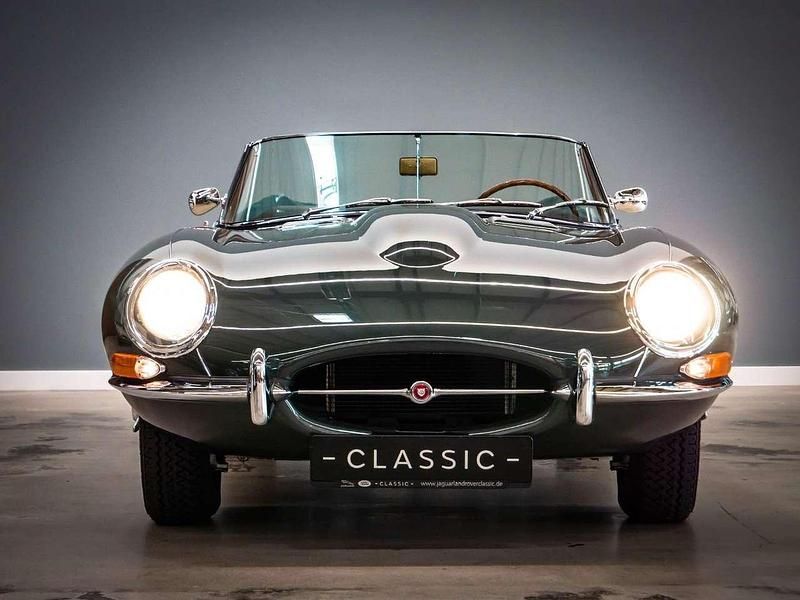 Grün Gebraucht 1963 Jaguar E-Type Cabrio | 298.000 € - Bild 1/4