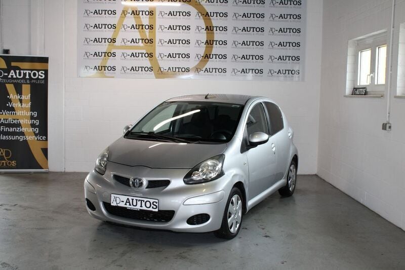 Silber Gebraucht 2011 Toyota Aygo Edition Kleinwagen | 3.490 € (Fairer Preis) - Bild 1/4