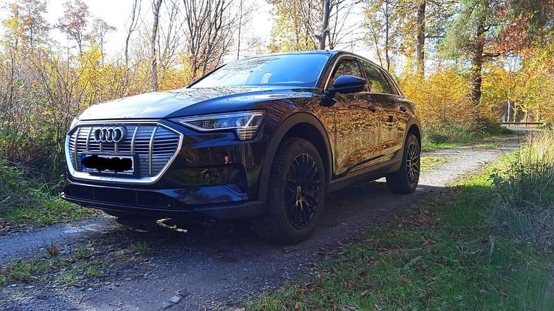 Gebraucht Audi e-tron Premium 230 kW (313 PS) 2021 Schwarz SUV