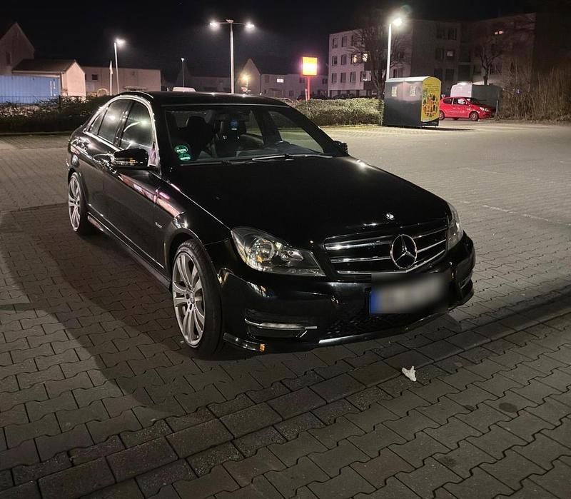 Schwarz Gebraucht 2011 Mercedes 250 AMG Limousine | 11.300 € (Fairer Preis) - Bild 1/4