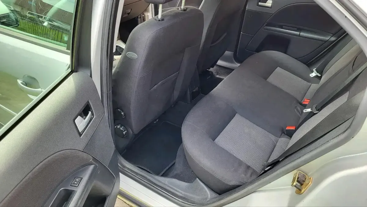 Gebraucht Ford Mondeo 125 PS (91 kW) 2002 Silber Coupé