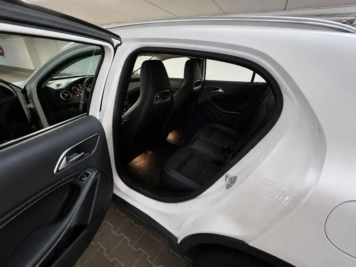Gebraucht Mercedes GLA180 122 PS (89 kW) 2019 Weiß SUV