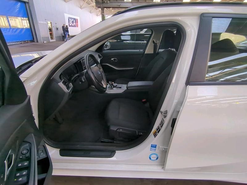 Gebraucht BMW 320e Advantage 204 PS (150 kW) 2021 Weiß Kombi