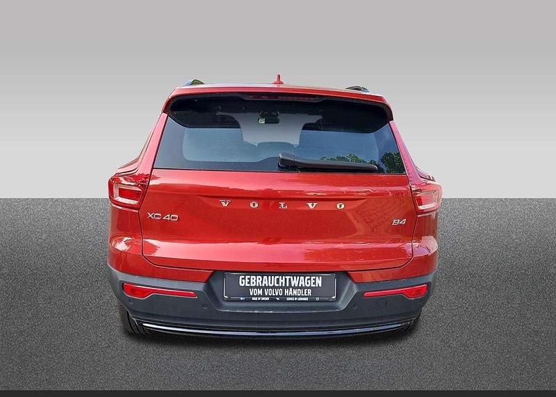 Gebraucht Volvo XC40 Plus 197 PS (144 kW) 2022 Fusion red / metallic SUV
