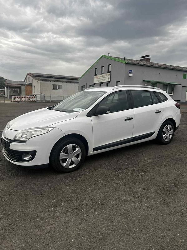 Weiß Gebraucht 2013 Renault Mégane GrandTour Kombi | 4.000 € (Guter Preis) - Bild 1/4