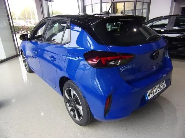 Używany Opel Corsa-e 114 kW (156 KM) 2026 Niebieski Hatchback