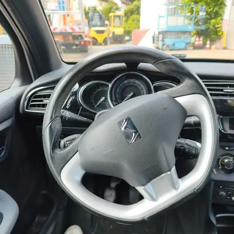 Gebraucht Citroën DS3 95 PS (69 kW) 2011 Weiß Kleinwagen