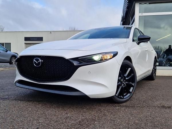 Weiß (arctic white) Neu 2025 Mazda 3 Homura-Line Limousine | 28.990 € - Bild 1/4