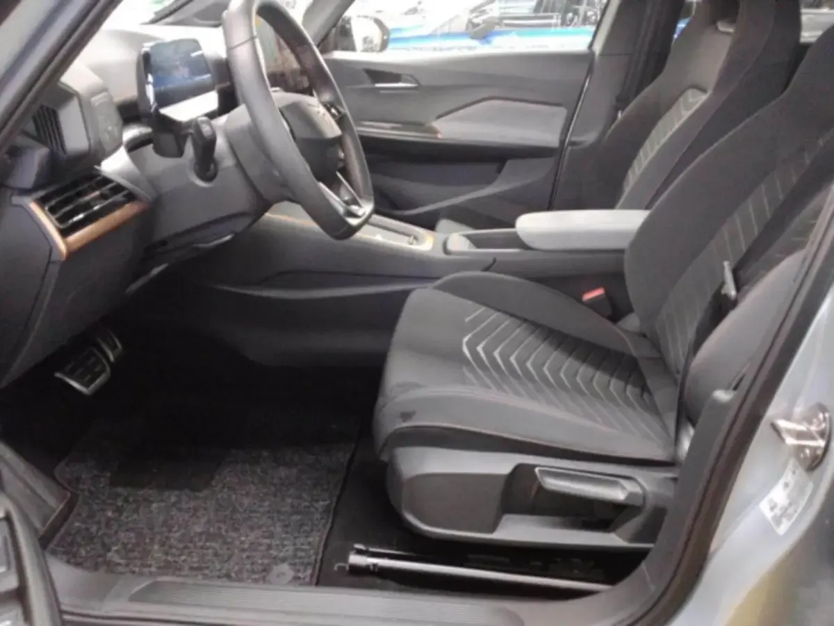 Second-hand Cupra Born 169 kW (231 CP) 2025 Argintiu Hatchback