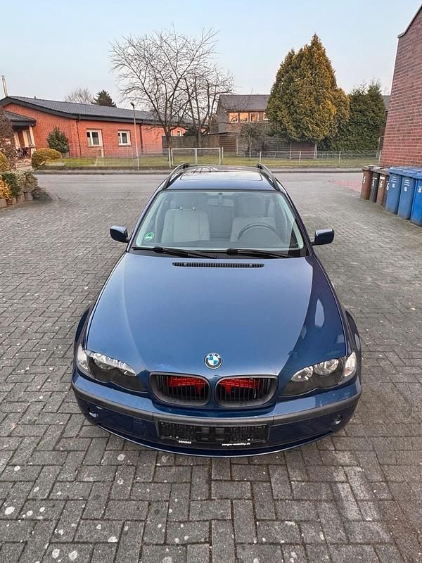 Gebraucht BMW 318 143 PS (105 kW) 2002 Blau Kombi