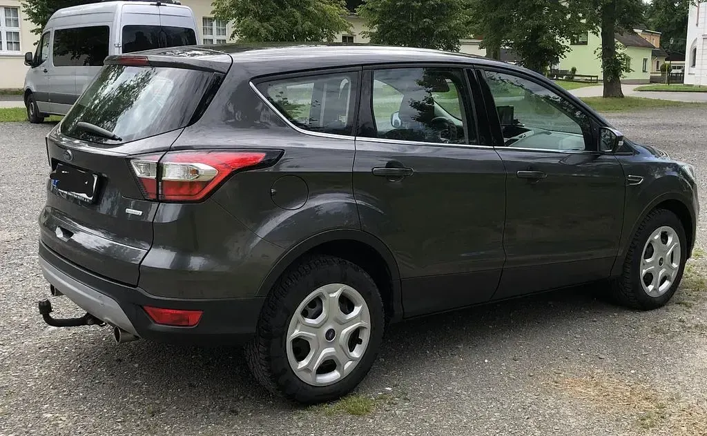 Gebraucht Ford Kuga Trend 120 PS (88 kW) 2018 Grau SUV