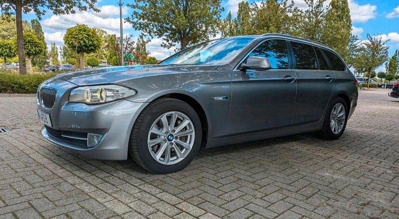 Grau Gebraucht 2011 BMW 530 Sport Line Kombi | 8.999 € (Fairer Preis) - Bild 1/4