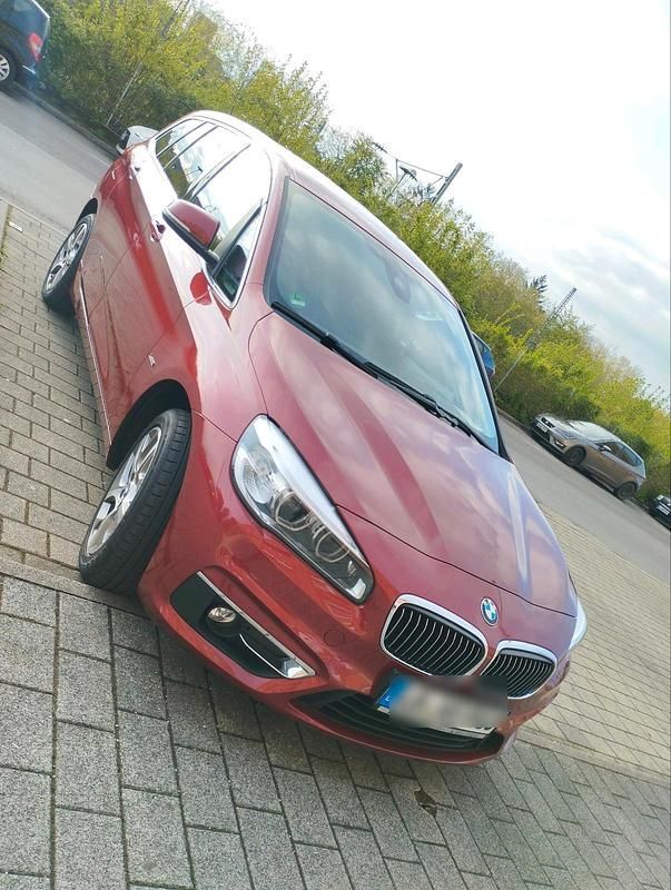 Rot Gebraucht 2015 BMW 218 Gran Tourer Luxury Line Van / Kleinbus | 13.250 € (Fairer Preis) - Bild 1/4