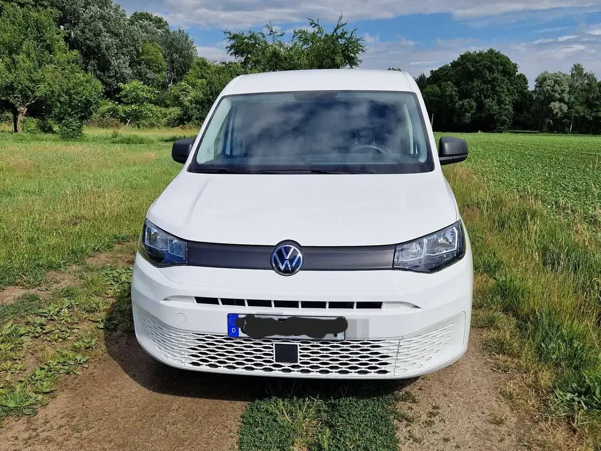Gebraucht VW Caddy 102 PS (75 kW) 2024 Weiß Van / Kleinbus
