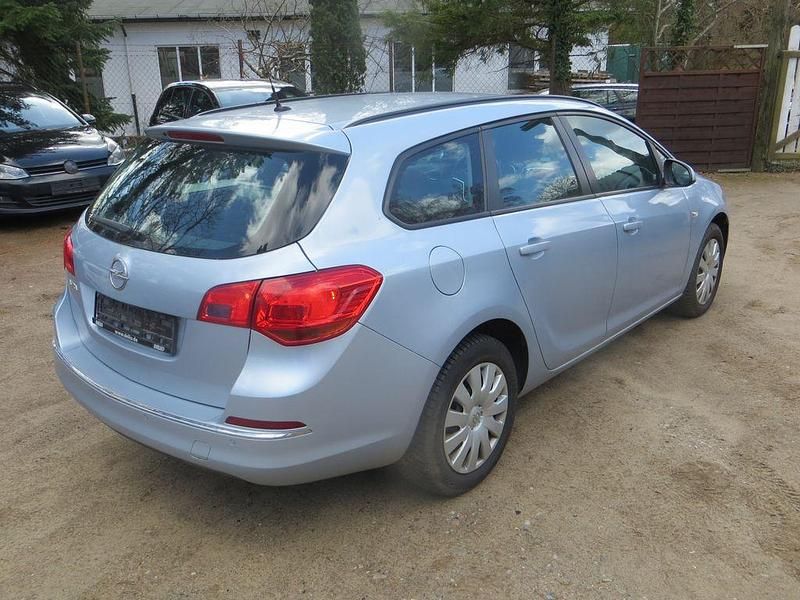 Gebraucht Opel Astra Edition 120 PS (88 kW) 2014 Silber Kombi