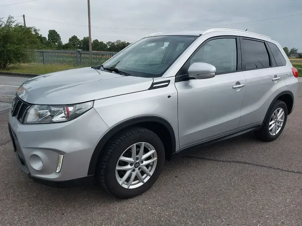 Gebraucht Suzuki Vitara 140 PS (102 kW) 2018 Silber SUV