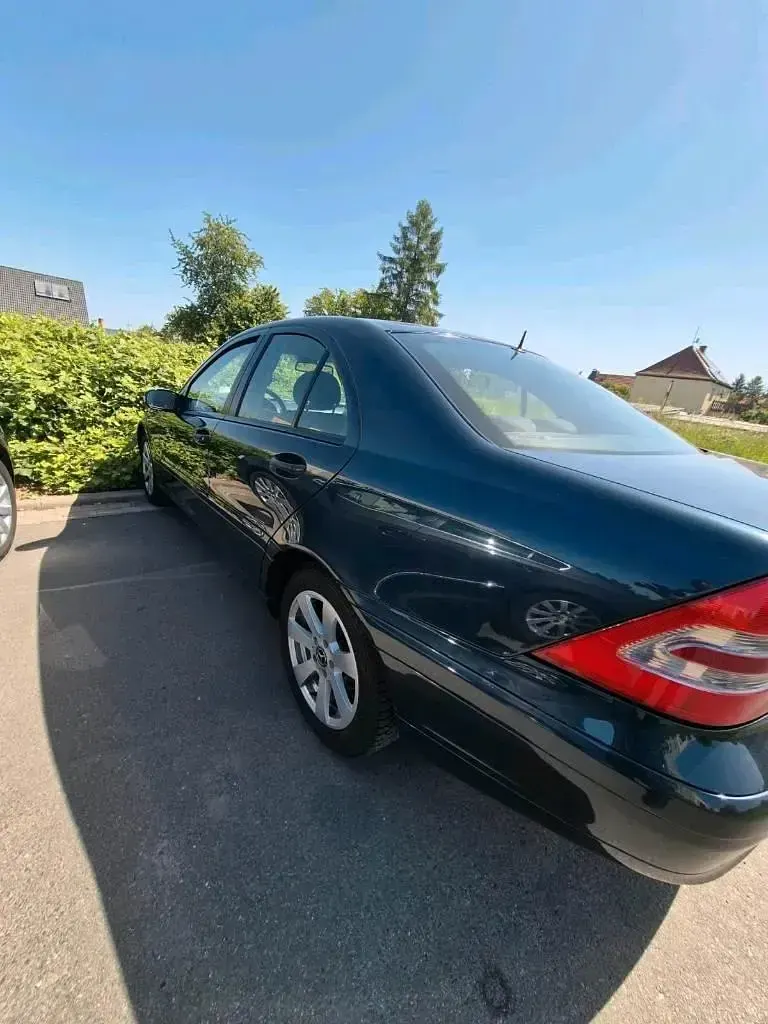 Używany Mercedes C180 143 KM (105 kW) 2003 Niebieski Sedan/Limuzyna