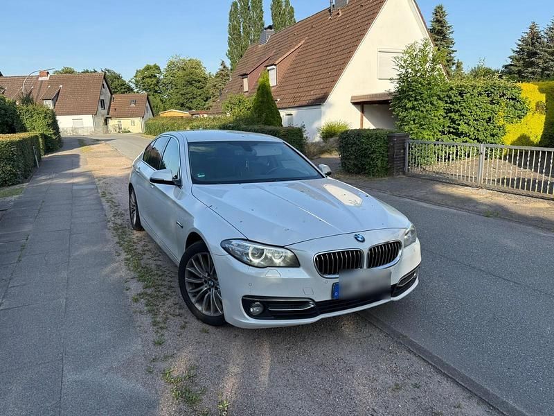 Weiß Gebraucht 2015 BMW 520 Luxury Line Limousine | 12.900 € (Fairer Preis) - Bild 1/4