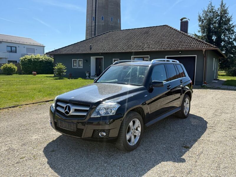 Schwarz Gebraucht 2009 Mercedes GLK220 SUV | 6.790 € (Fairer Preis) - Bild 1/4