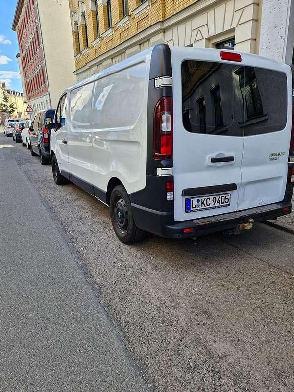 Gebraucht Renault Trafic Komfort 116 PS (85 kW) 2015 Weiß Van / Kleinbus